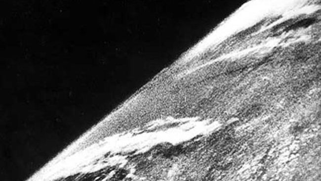 24 October 1946 - V2 Rocket Takes First Photo of Earth From Space